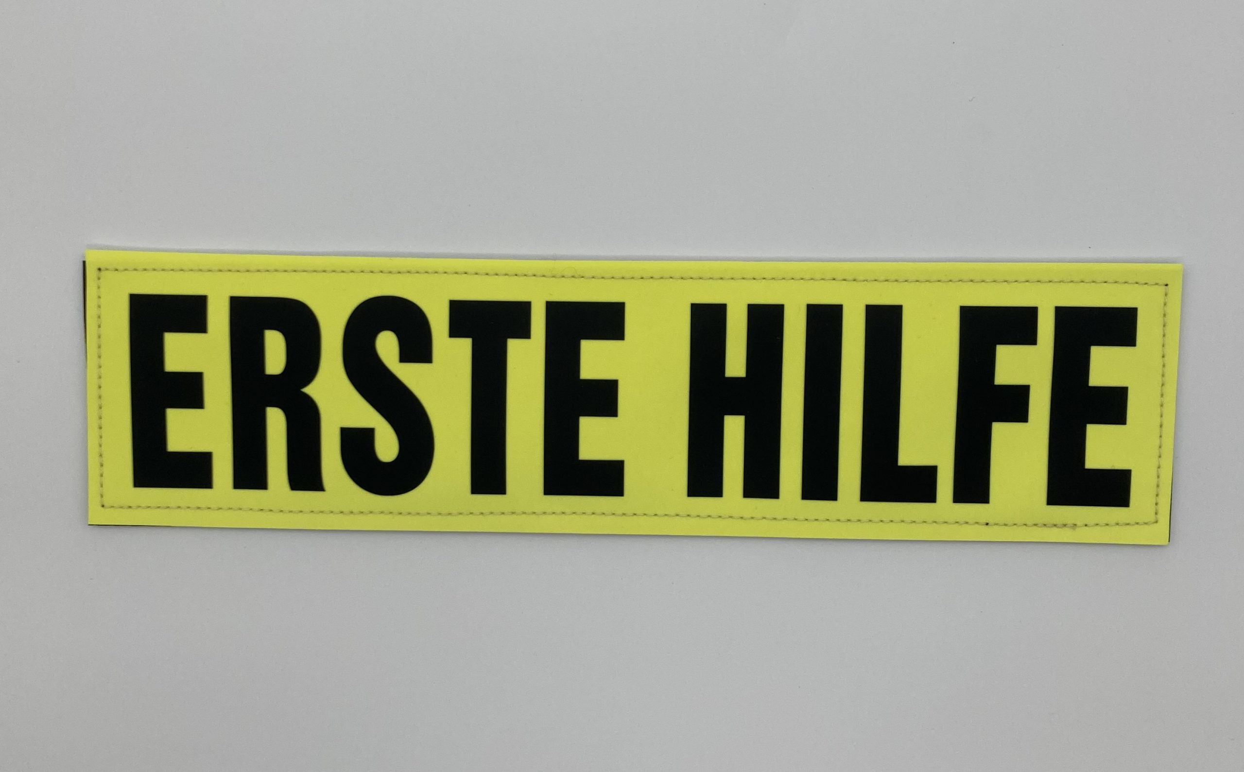 Rückenschild ERSTE HILFE, gelb. Dim. 32.5 x 8 cm kaufen